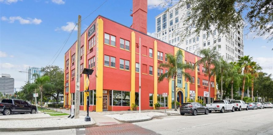 Commercial property in Saint Petersburg, Florida 232.26 sq.m. № 1771798