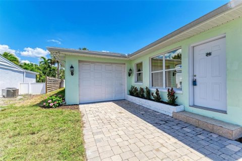 Villa ou maison à vendre à Sarasota, Floride: 3 chambres, 154.5 m2 № 1628949 - photo 3