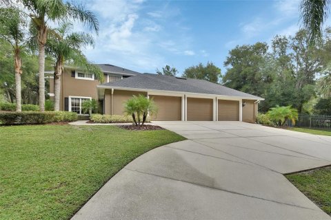 House in DeLand, Florida 5 bedrooms, 293.01 sq.m. № 1912638 - photo 6