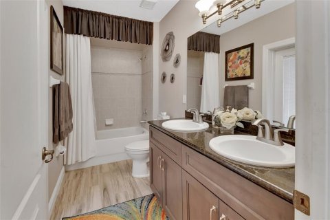 House in DeLand, Florida 5 bedrooms, 293.01 sq.m. № 1912638 - photo 26