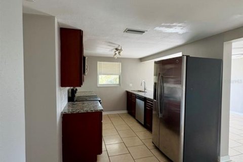 House in Port Richey, Florida 3 bedrooms, 99.41 sq.m. № 1910390 - photo 3