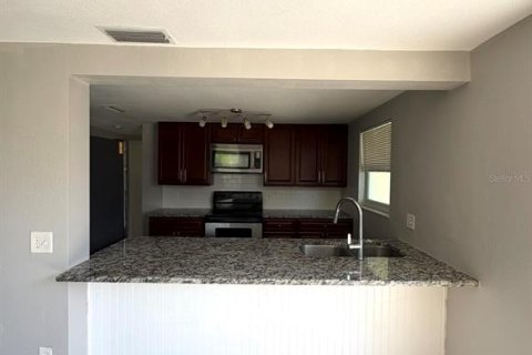 House in Port Richey, Florida 3 bedrooms, 99.41 sq.m. № 1910390 - photo 6