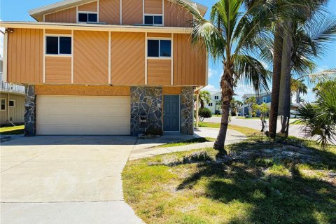Casa en Redington Shores, Florida 4 dormitorios, 220.55 m2 № 2101746
