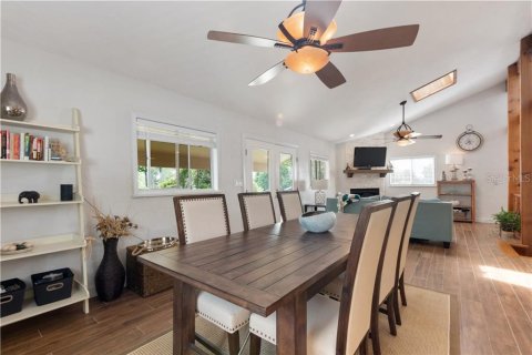 Casa en alquiler en Redington Shores, Florida, 4 dormitorios, 220.55 m2 № 2101746 - foto 9