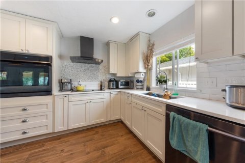Casa en alquiler en Redington Shores, Florida, 4 dormitorios, 220.55 m2 № 2101746 - foto 13