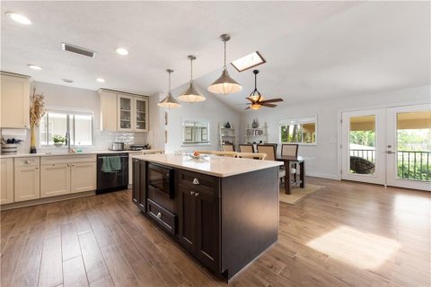 Casa en alquiler en Redington Shores, Florida, 4 dormitorios, 220.55 m2 № 2101746 - foto 11