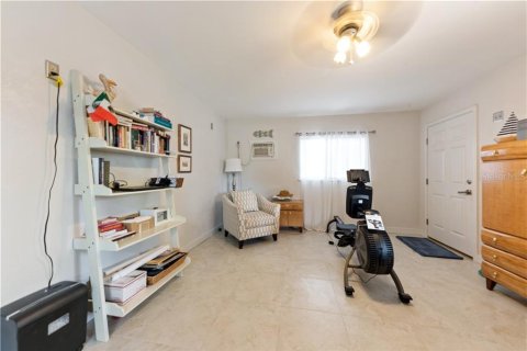 Casa en alquiler en Redington Shores, Florida, 4 dormitorios, 220.55 m2 № 2101746 - foto 25