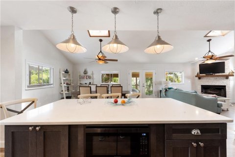 Casa en alquiler en Redington Shores, Florida, 4 dormitorios, 220.55 m2 № 2101746 - foto 14