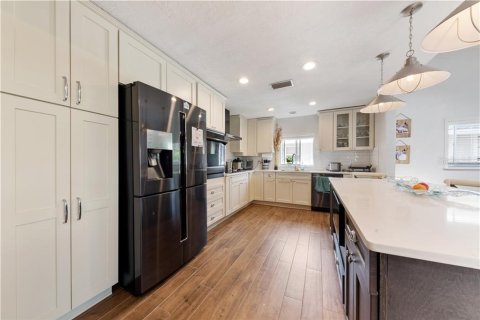 Casa en alquiler en Redington Shores, Florida, 4 dormitorios, 220.55 m2 № 2101746 - foto 12