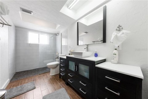 Casa en alquiler en Redington Shores, Florida, 4 dormitorios, 220.55 m2 № 2101746 - foto 15