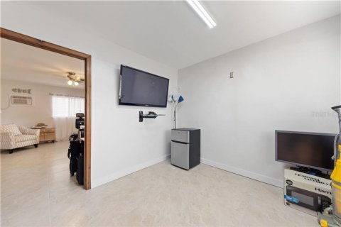 Casa en alquiler en Redington Shores, Florida, 4 dormitorios, 220.55 m2 № 2101746 - foto 18