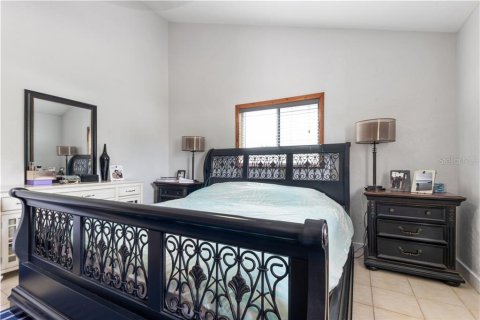 Casa en alquiler en Redington Shores, Florida, 4 dormitorios, 220.55 m2 № 2101746 - foto 16