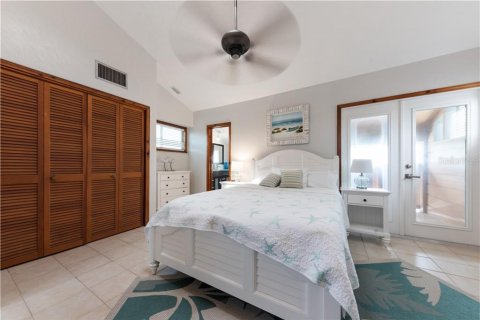 Casa en alquiler en Redington Shores, Florida, 4 dormitorios, 220.55 m2 № 2101746 - foto 24