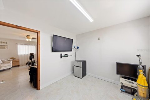 Casa en alquiler en Redington Shores, Florida, 4 dormitorios, 220.55 m2 № 2101746 - foto 26