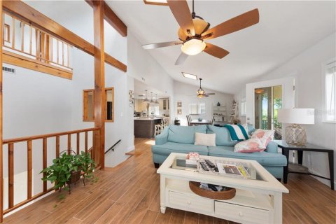 Casa en alquiler en Redington Shores, Florida, 4 dormitorios, 220.55 m2 № 2101746 - foto 5