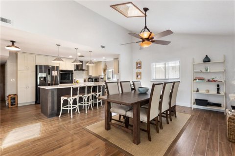 Casa en alquiler en Redington Shores, Florida, 4 dormitorios, 220.55 m2 № 2101746 - foto 8