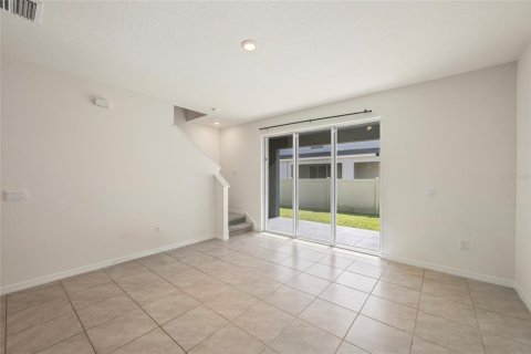 Townhouse in Wesley Chapel, Florida 3 bedrooms, 155.43 sq.m. № 1901252 - photo 12
