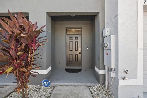 Townhouse in Wesley Chapel, Florida 3 bedrooms, 155.43 sq.m. № 1901252 - photo 2