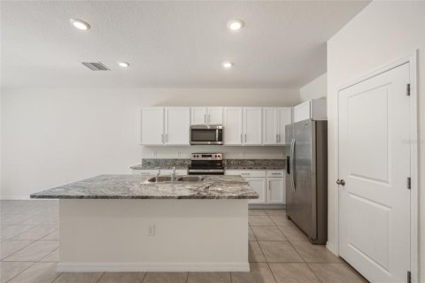 Townhouse in Wesley Chapel, Florida 3 bedrooms, 155.43 sq.m. № 1901252 - photo 5
