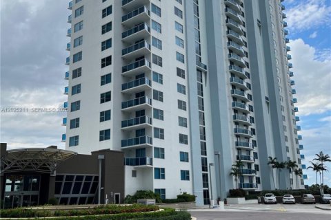 Condo à Sunrise, Floride, 2 chambres  № 2257409