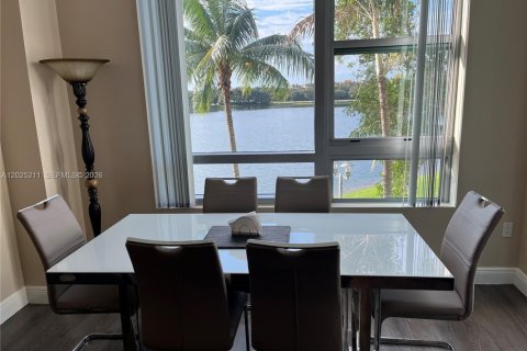Copropriété à louer à Sunrise, Floride: 2 chambres, 108.23 m2 № 2257409 - photo 4