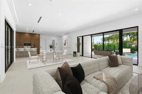 Villa ou maison à vendre à North Miami, Floride: 4 chambres, 294.31 m2 № 2086995 - photo 7