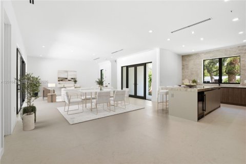 Villa ou maison à vendre à North Miami, Floride: 4 chambres, 294.31 m2 № 2086995 - photo 6