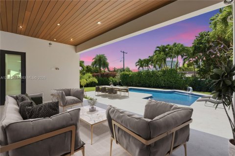 Villa ou maison à vendre à North Miami, Floride: 4 chambres, 294.31 m2 № 2086995 - photo 4
