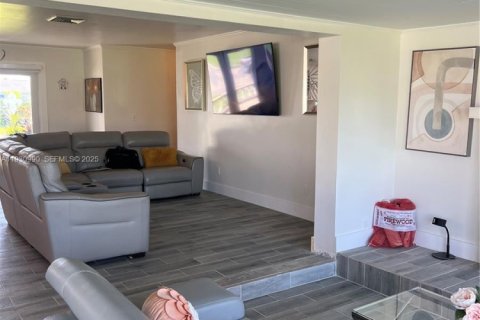 Купить виллу или дом в Форт Майерс, Флорида 3 спальни, 171.87м2, № 1990523 - фото 15