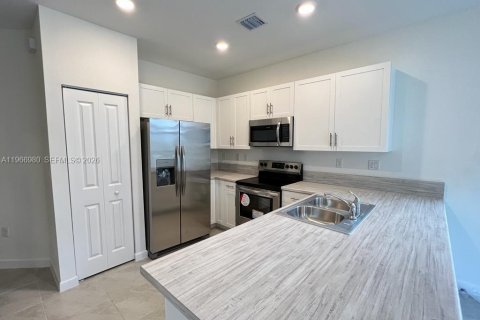 Townhouse in Homestead, Florida 3 bedrooms, 157.47 sq.m. № 2043124 - photo 9