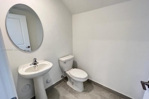 Townhouse in Homestead, Florida 3 bedrooms, 157.47 sq.m. № 2043124 - photo 11