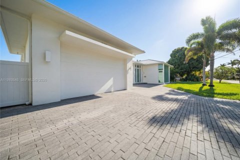 House in Fort Lauderdale, Florida 3 bedrooms, 249.91 sq.m. № 2255802 - photo 5