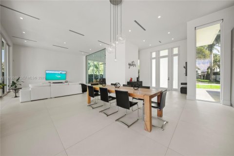 House in Fort Lauderdale, Florida 3 bedrooms, 249.91 sq.m. № 2255802 - photo 13