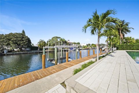 House in Fort Lauderdale, Florida 3 bedrooms, 249.91 sq.m. № 2255802 - photo 27