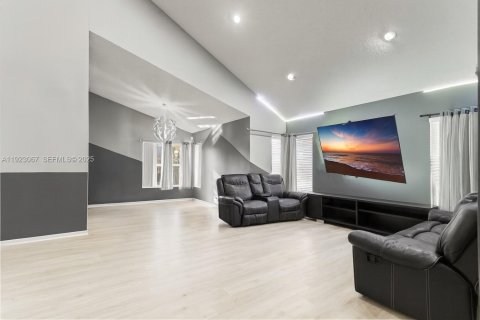 Casa en venta en Margate, Florida, 3 dormitorios, 174.66 m2 № 1976895 - foto 10