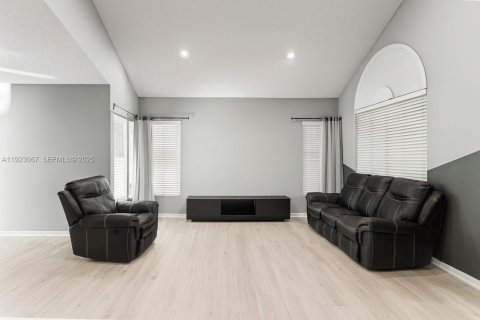 Casa en venta en Margate, Florida, 3 dormitorios, 174.66 m2 № 1976895 - foto 5