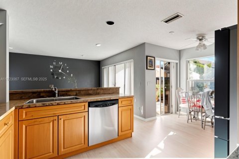 Casa en venta en Margate, Florida, 3 dormitorios, 174.66 m2 № 1976895 - foto 17