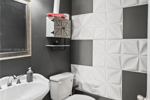 Casa en venta en Margate, Florida, 3 dormitorios, 174.66 m2 № 1976895 - foto 12