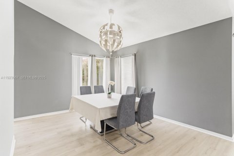 Casa en venta en Margate, Florida, 3 dormitorios, 174.66 m2 № 1976895 - foto 13