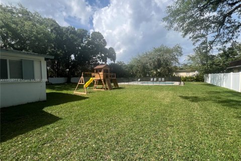 House in Dania Beach, Florida 4 bedrooms, 125.23 sq.m. № 1499913 - photo 4