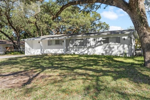 House in Dania Beach, Florida 4 bedrooms, 125.23 sq.m. № 1499913 - photo 1