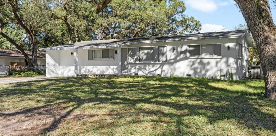 House in Dania Beach, Florida 4 bedrooms, 125.23 sq.m. № 1499913
