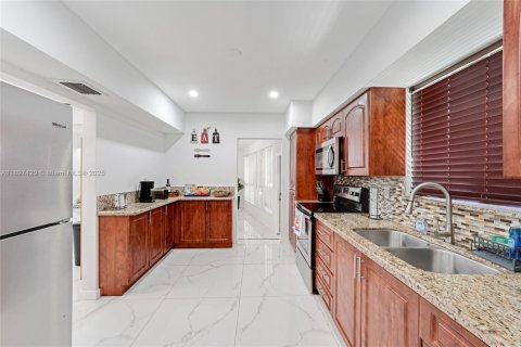 Снять в аренду виллу или дом в Норт-Майами, Флорида 3 спальни, 152.73м2, № 1950544 - фото 12