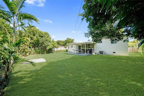 Снять в аренду виллу или дом в Норт-Майами, Флорида 3 спальни, 152.73м2, № 1950544 - фото 14