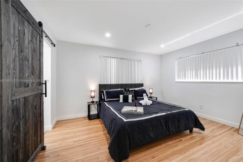 Снять в аренду виллу или дом в Норт-Майами, Флорида 3 спальни, 152.73м2, № 1950544 - фото 7