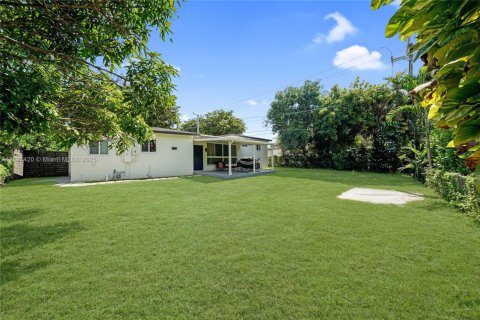 Снять в аренду виллу или дом в Норт-Майами, Флорида 3 спальни, 152.73м2, № 1950544 - фото 15