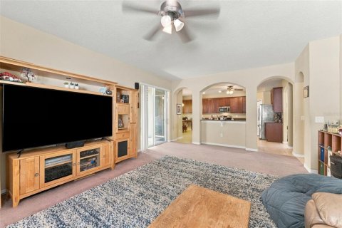 House in Hudson, Florida 6 bedrooms, 277.96 sq.m. № 2391594 - photo 12