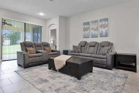 House in Lakeland, Florida 4 bedrooms, 278.99 sq.m. № 1910802 - photo 18