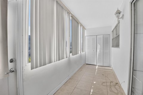 Condo in Delray Beach, Florida, 2 bedrooms № 2259696 - photo 19