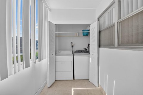 Condo in Delray Beach, Florida, 2 bedrooms № 2259696 - photo 20